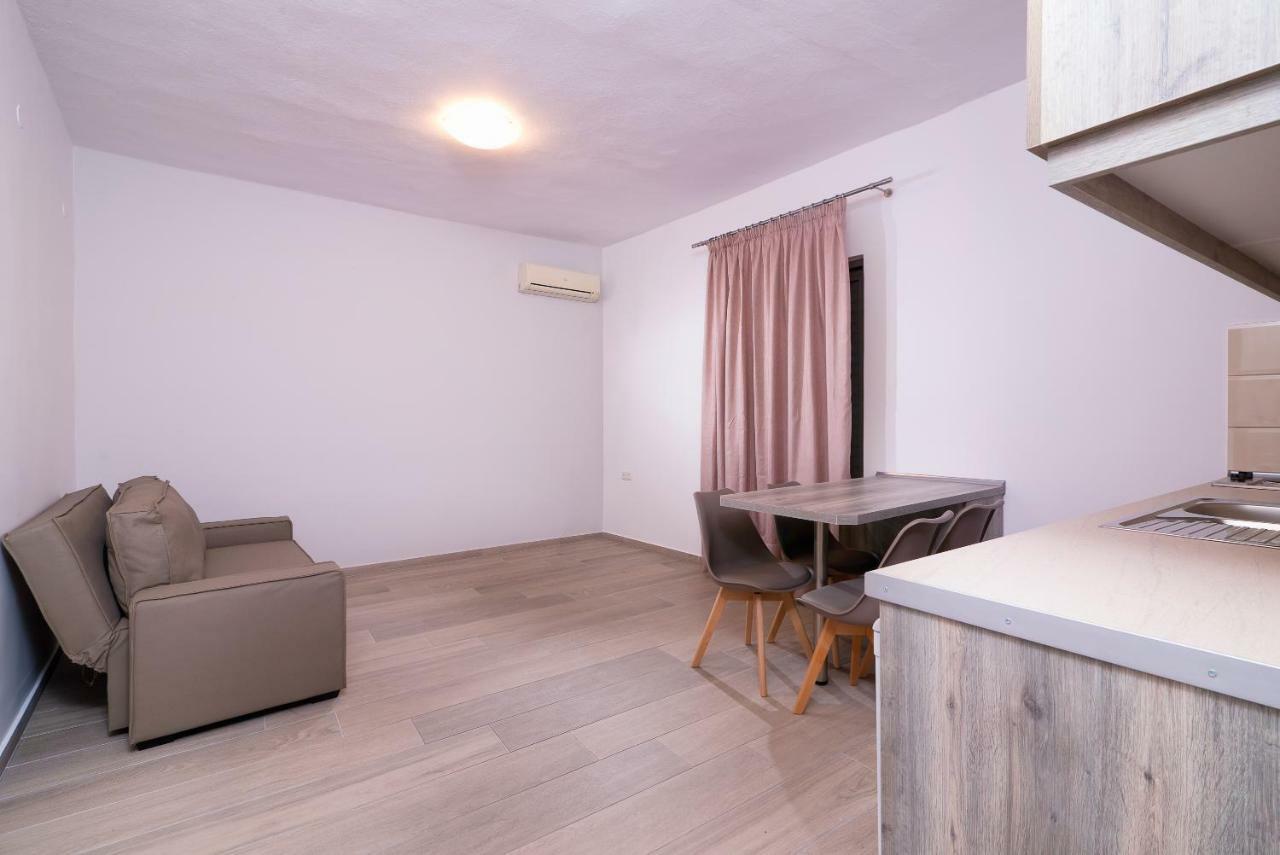 לימנריה Kentrikon Rooms III & Mint House מראה חיצוני תמונה